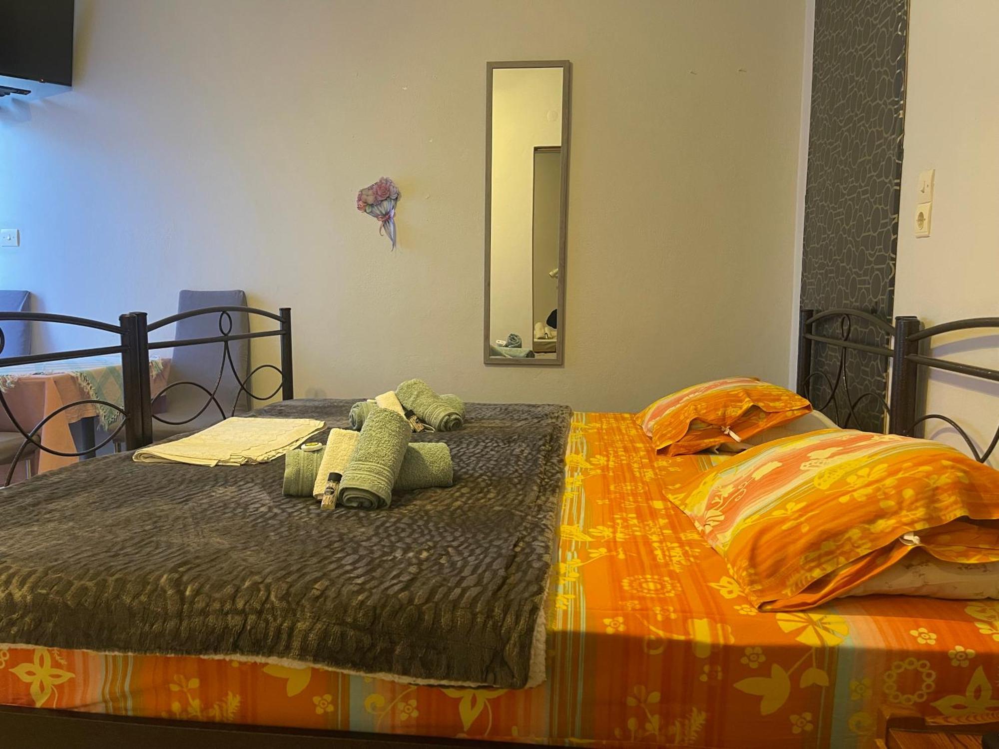 Pislis Rooms Kamena Vourla Bagian luar foto